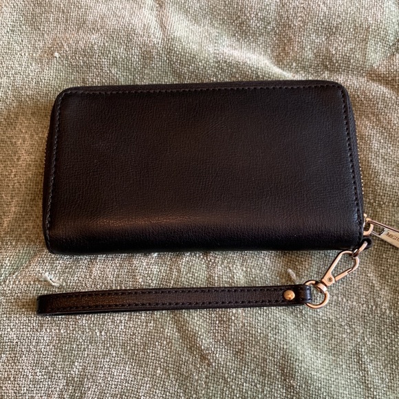 Michael Kors Wristlet Wallet🔥 - Picture 2 of 12